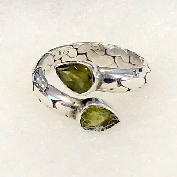 Faceted Peridot Sterling Silver Pebble Pattern Vintage Bypass Ring Sz 7 - Picture 1 of 10